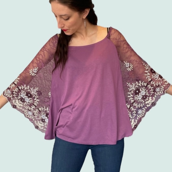 Anthropologie Tops - Akemi + Kim Lace Butterfly Sleeve Top
